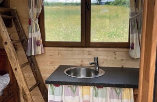 Saint-Marien Cabin | Fishing lake with cosy cabin in charming Saint-Marien with WiFi.