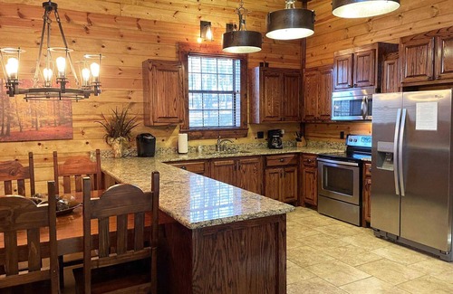 Broken Bow Cabin | Fishing Pond Front Cabin|Private 1 BR + Hot Tub