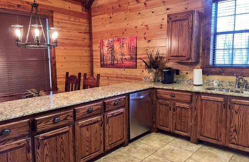 Broken Bow Cabin | Fishing Pond Front Cabin|Private 1 BR + Hot Tub