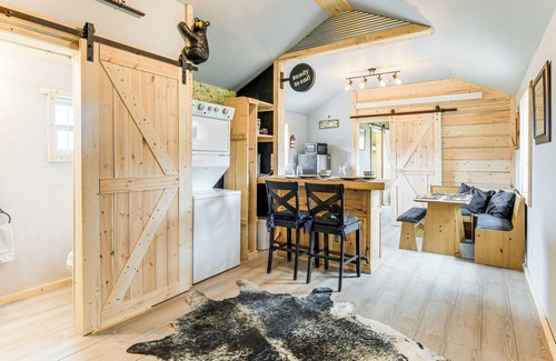 Dubois Cabin | Fishing & Views: 'River Paradise' in Dubois!
