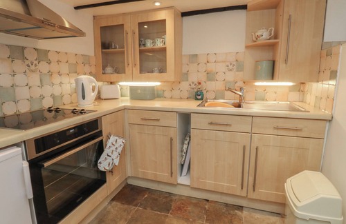 Brixham House | FISHNETS, pet friendly, character holiday cottage in Brixham