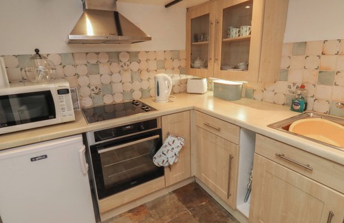 Brixham House | FISHNETS, pet friendly, character holiday cottage in Brixham