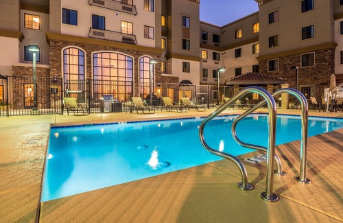 Chandler Condo | Fitness Center Access + Heated Outdoor Pool | Free Breakfast