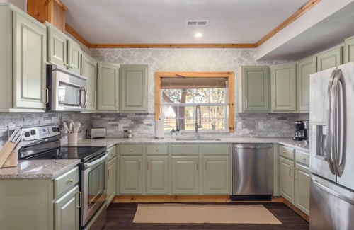 Dripping Springs House | Fitzhugh Lodge | Hill Country Retreat | Pool, Gameroom, Pickleball & More