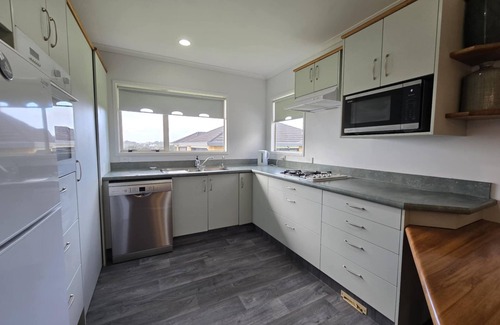 Rewa House | Fitzroy Holiday Home ideal for Groups and Families