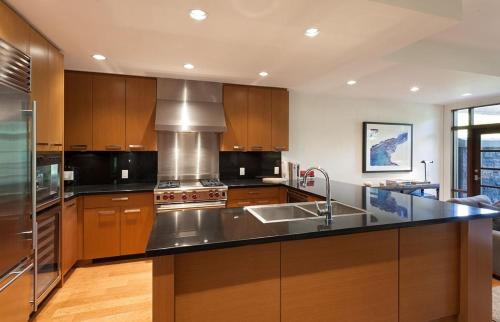 Whistler House | Fitzsimmons Walk 16 by Outpost Whistler