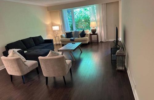 Mineola House | Five Bedroom Entire House in the Beautiful Port Credit & Lakeshore of Mississauga