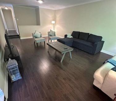 Mineola House | Five Bedroom Entire House in the Beautiful Port Credit & Lakeshore of Mississauga