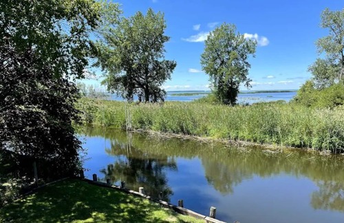 Pigeon Cottage | Five minutes from Caseville on the canal to the bay!