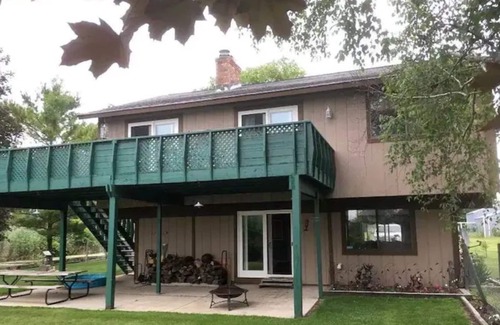 Pigeon Cottage | Five minutes from Caseville on the canal to the bay!