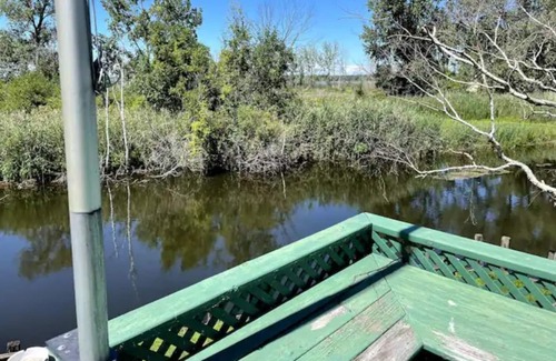 Pigeon Cottage | Five minutes from Caseville on the canal to the bay!