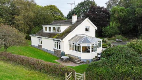 Llanllwchaiarn Bed & Breakfast | Five Oaks B&B - New Quay