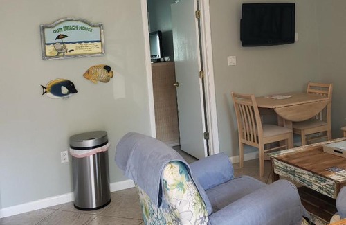 Bay Esplanade House | Five Palms Suite 102 - Daily - Weekly - Monthly