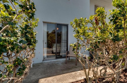 Bay Esplanade House | Five Palms Suite 104 - Daily - Weekly - Monthly