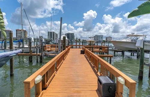 Bay Esplanade House | Five Palms Suite 203 - Daily - Weekly - Monthly