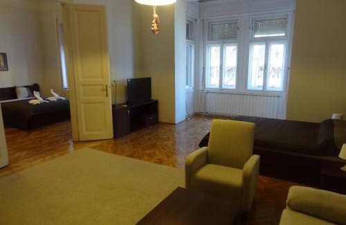 Lagymanyos Apartment | Five Season's Apartment