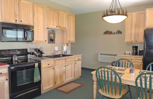 Gardiner Cabin | FIVE STAR CABIN ON YELLOWSTONE RIVER! THE GRIZZLY DEN CABIN on YNP Riverfront