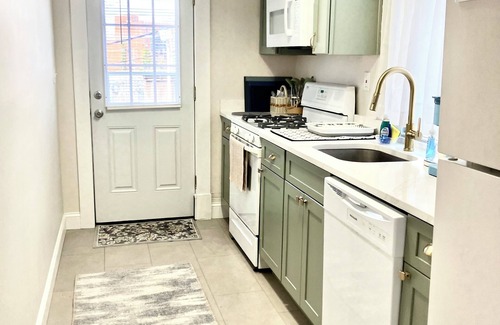 Annapolis Apartment | Five Star Charmer! Great Location Downtown & Stadium! Parking too!