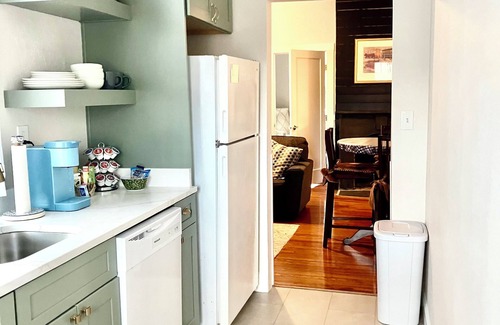 Annapolis Apartment | Five Star Charmer! Great Location Downtown & Stadium! Parking too!