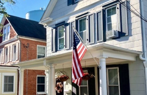 Annapolis Apartment | Five Star Charmer! Great Location Downtown & Stadium! Parking too!