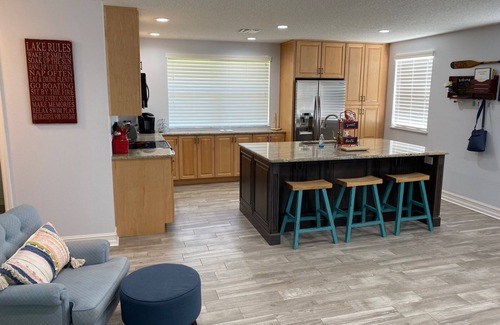 Odessa House | Five Star Rating Lake/WaterFront Oasis Near Tampa/Orlando & Gulf Beaches