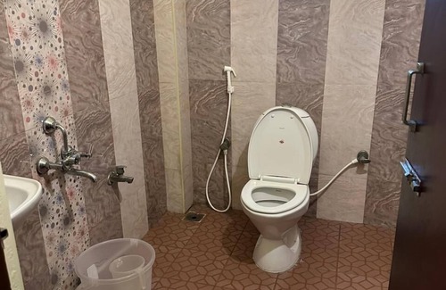 Vadapalani Hotel | Five stones By Earth Hotel Vadapalani