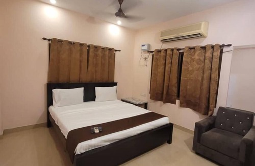 Vadapalani Hotel | Five stones By Earth Hotel Vadapalani