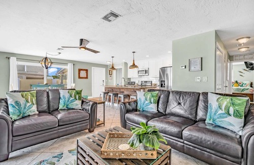 Marathon House | FL Keys Waterfront Heated Pool Home w/60 Feet of Dockage & Tiki Hut