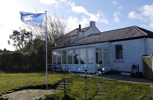 Kirkbean Cottage | Flag Cottage - a cottage that sleeps 4 guests in 2 bedrooms