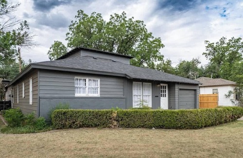Tech Terrace House | Flagstone Vista - 3BR/2BA - Walk to Texas Tech