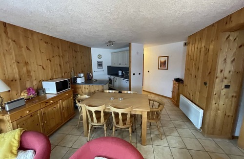 Flaine Apartment | Flaine Forêt, cosy south-facing T3, large balcony with view, 2 bedrooms, sleeps 6