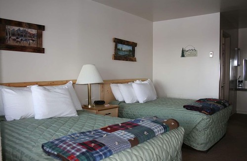 Dutch John Hotel | Flaming Gorge Resort