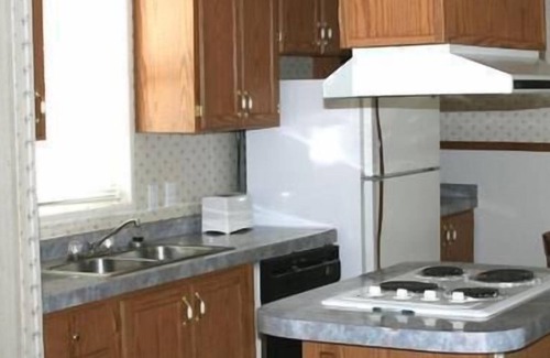 Dutch John Hotel | Flaming Gorge Resort
