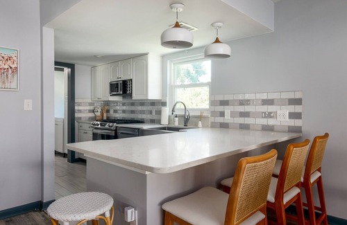 Bay Crest Park House | Flamingo Bay | Modern Heated Pool w Private Yard