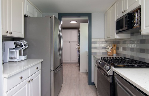 Bay Crest Park House | Flamingo Bay | Modern Heated Pool w Private Yard