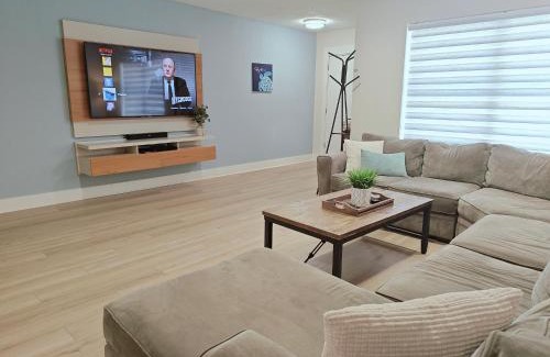 South Venice House | Flamingo by the Sea Cozy Spacious Modern 5 min to Beach Video Tour Sleep up to 10