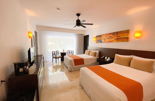 Punta Cancun Resort | Flamingo Cancun - All Inclusive