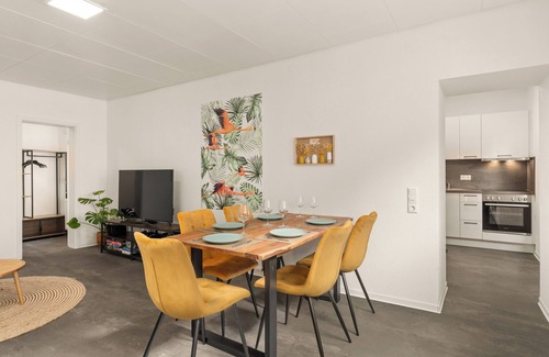 Frankenberg Apartment | Flamingo - Design Old Building, Central, Terrace, PS4 & Stream