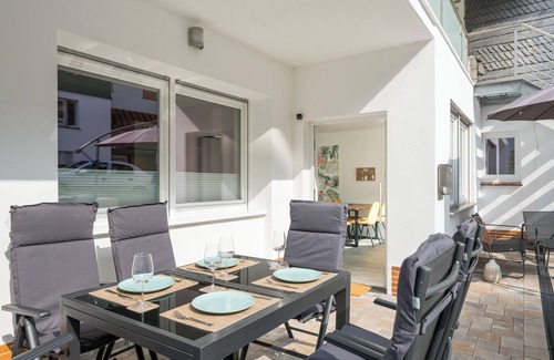 Frankenberg Apartment | Flamingo - Design Old Building, Central, Terrace, PS4 & Stream