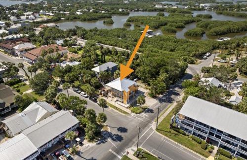 Cedar Key Apartment | Flamingo Room a Cozy Studio Retreat