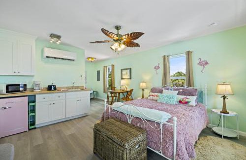 Cedar Key Apartment | Flamingo Room a Cozy Studio Retreat
