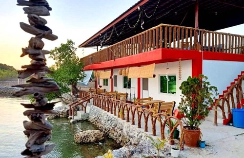 Alaminos House | Flamingo Room - Fan Only at Casa Bolo - 15mins to Hundred Island