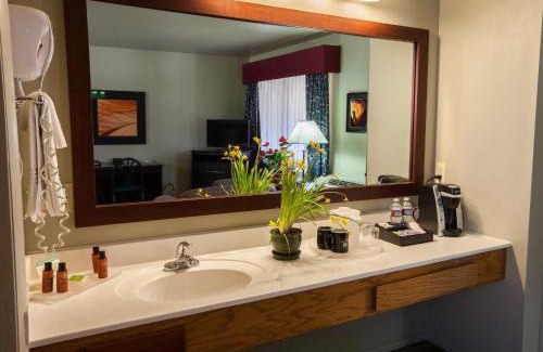 Zion National Park South Entrance Hotel | Flanigan`s Resort and Spa
