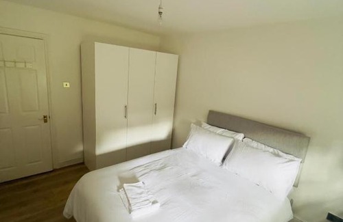Whetstone Apartment | Flat 1 Hobart Lodge