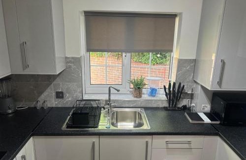 Whetstone Apartment | Flat 1 Hobart Lodge