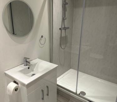 Epsom Apartment | Flat 10 - Epsom High Street