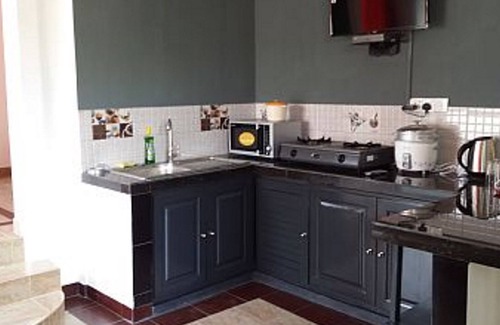 Mount Lavinia Apartment | Flat 5 - Fully Furnished Air-conditioned One Bedroom Apartment in Dehiwala