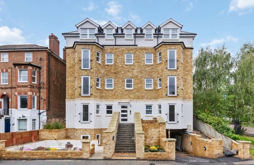 Leatherhead Apartment | Flat 7 Leatherhead