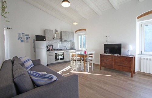 Pietrasanta Apartment | Flat for 4 - WiFi - A/C - 6 Km from the sea