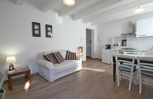 Pietrasanta Apartment | Flat for 4 - WiFi - A/C - 6 Km from the sea